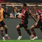Flamengo conquista a libertadores com gol decisivo de danilo e entra para
