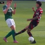 Pulgar minimiza entrada em fuchs na final da libertadores: ‘estou feliz’