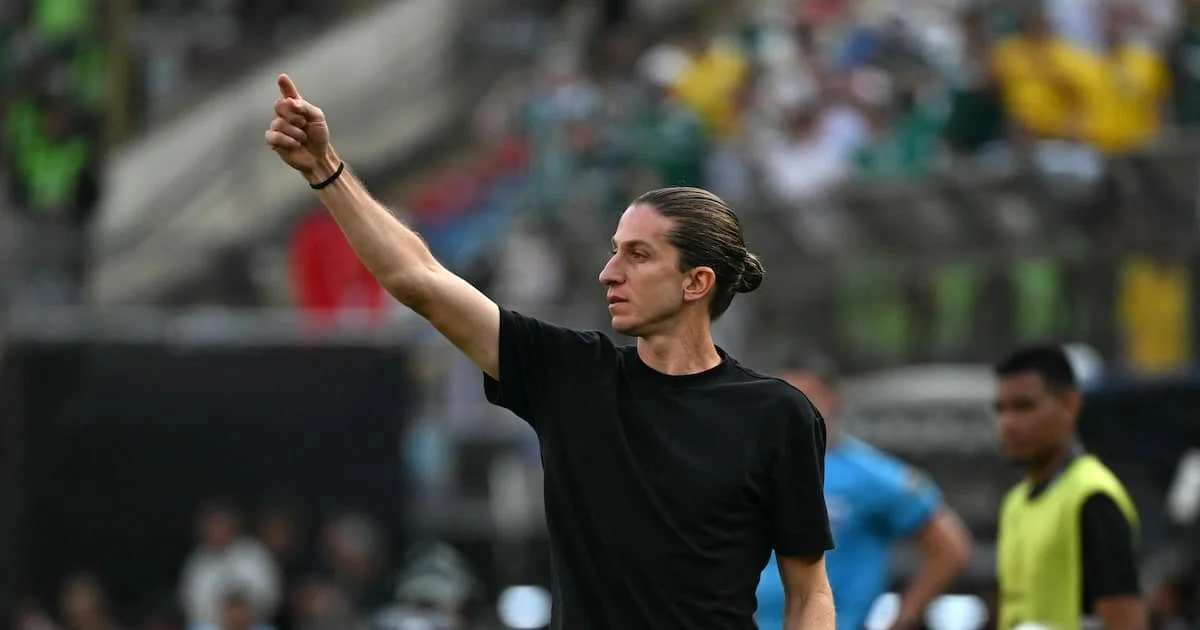 Filipe luís conquista a libertadores e entra para a história do flamengo