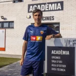 2025/12 — treinador do valencia e três filhos morrem em naufrágio na indonésia