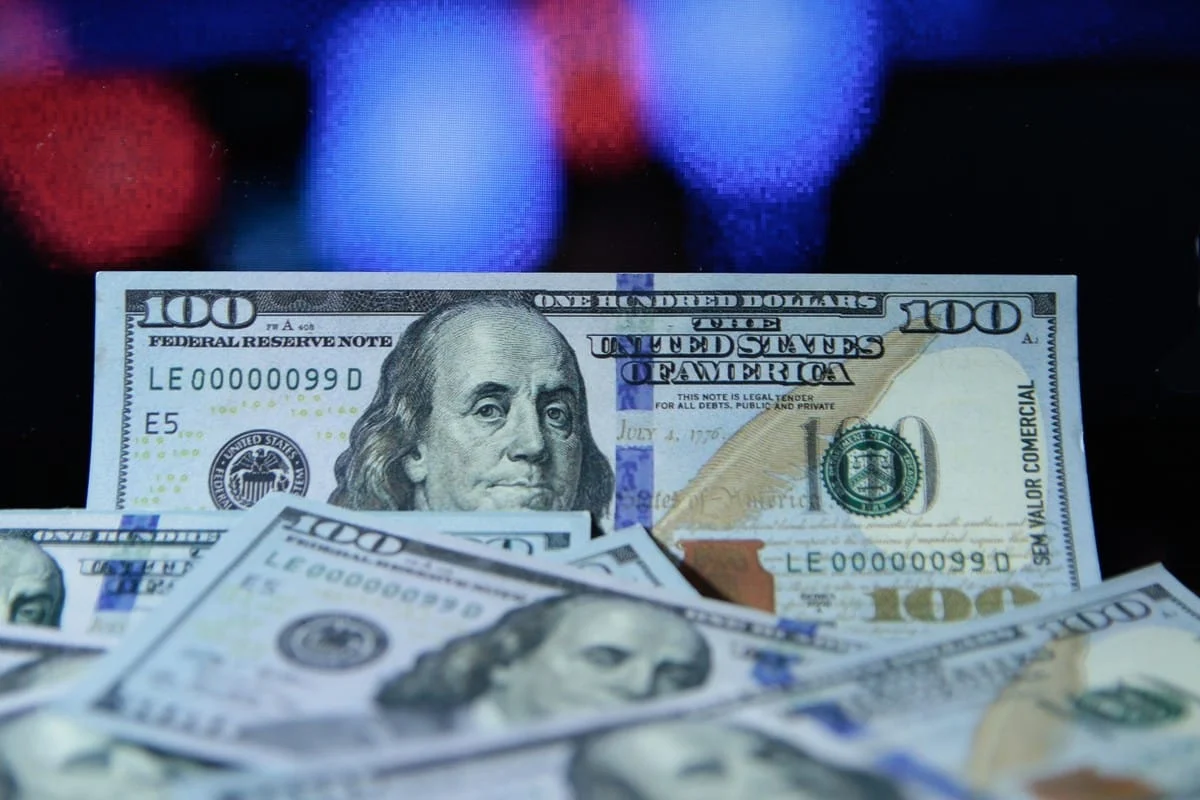 Dólar desaba! Ibovespa dispara: o impacto explosivo no futebol