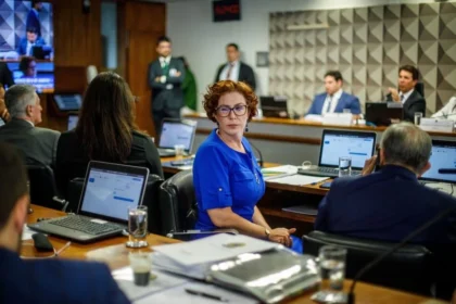 2025/12 — articulações de motta antecedem renúncia de carla zambelli para evitar cassação