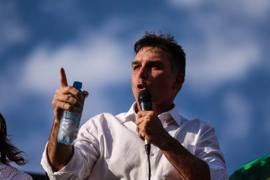 Bolsonaro surpreende: flávio é escolhido para 2026! E agora, tarcísio?