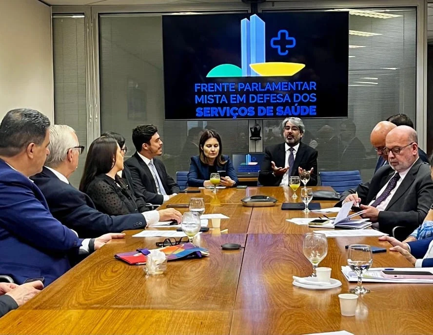 Reescrevendo conteúdo: unimed ataca! Ex chefe da ans no front contra a saúde