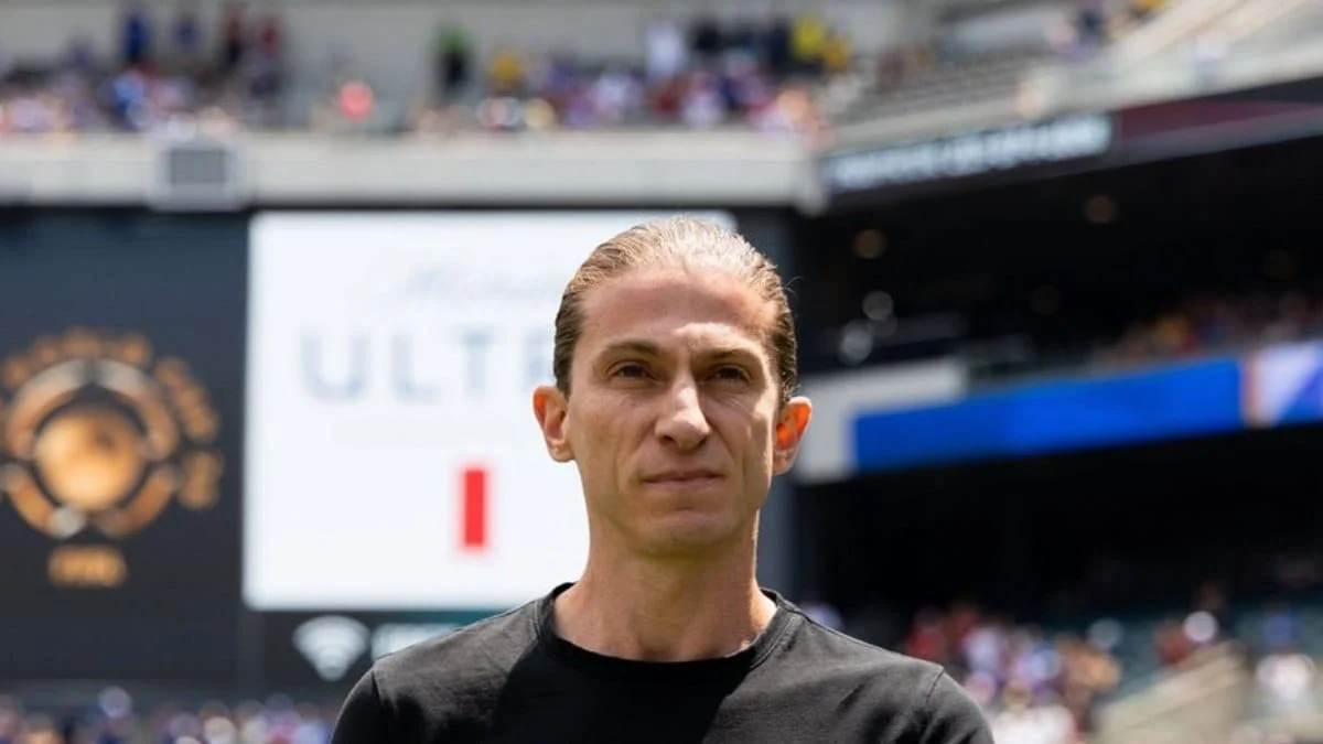 2025/12 — flamengo avalia opções para substituir filipe luís em 2026