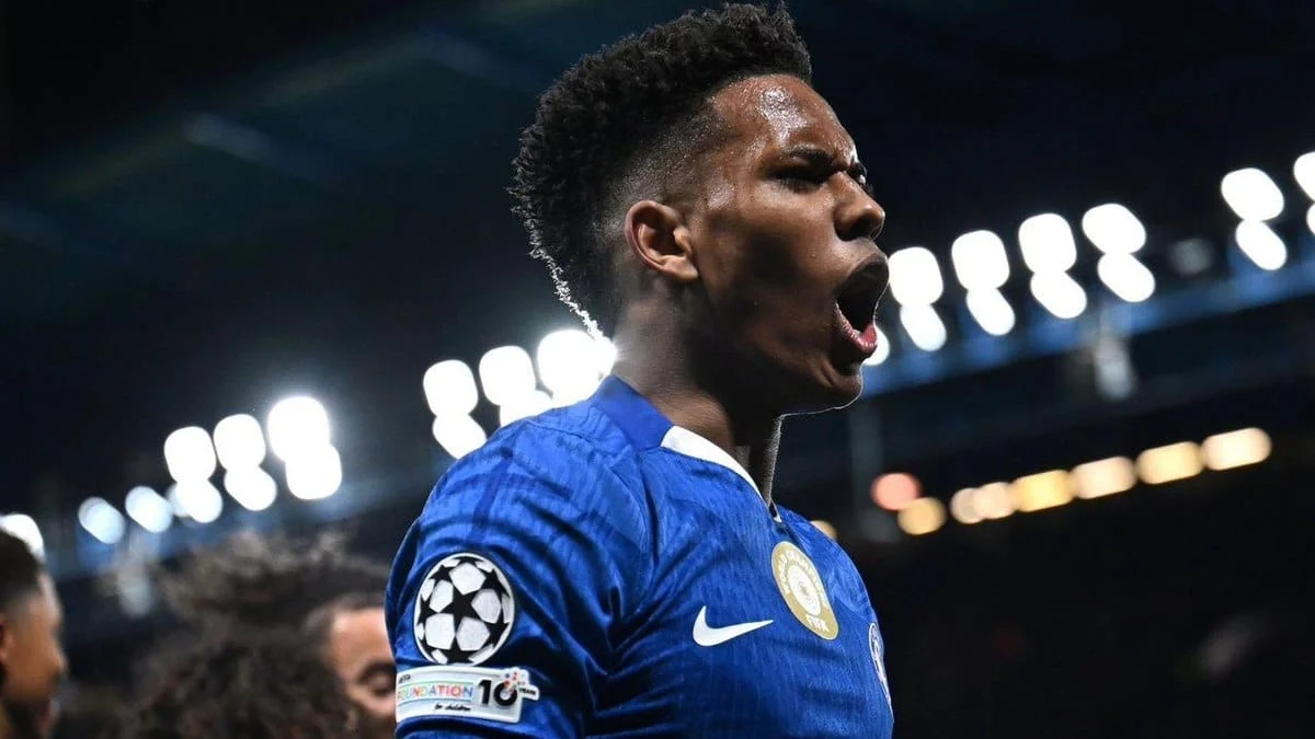 2025/12 — maresca detalha ausência de estêvão e previsão de retorno ao chelsea