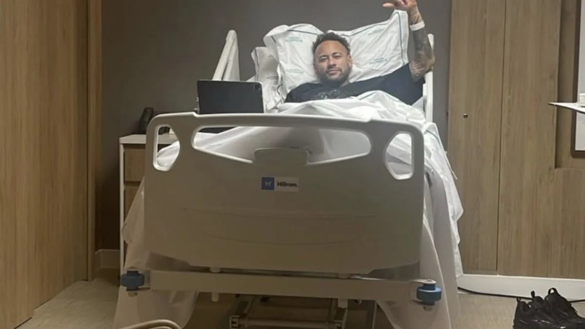 2025/12 — neymar passa por cirurgia bem sucedida no joelho esquerdo em belo horizonte