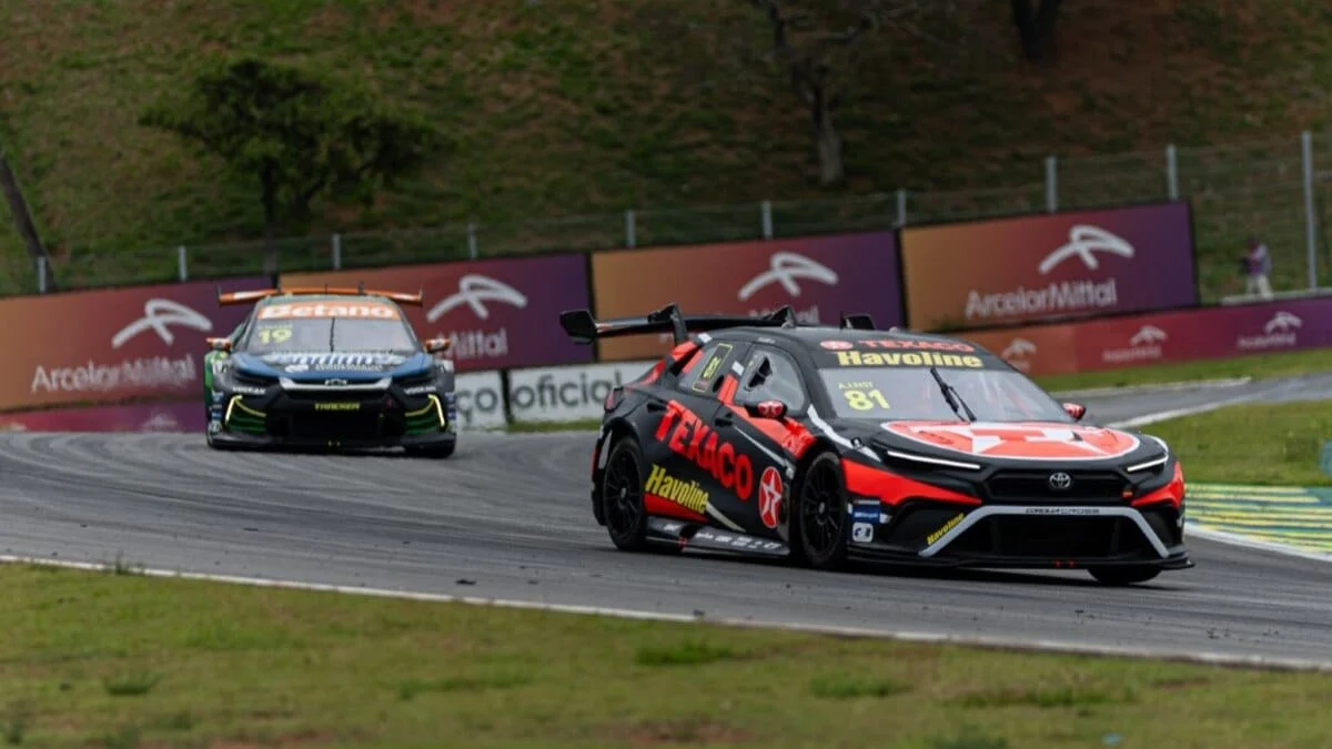 2025/12 — leist vence em interlagos; di mauro é vice na stock car