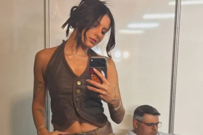 Ana castela surge sem aliança após anúncio de término com zé felipe em show no rs