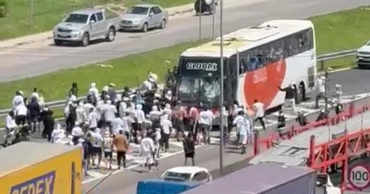 Atenção: este conteúdo é sensível e envolve violência entre torcidas. A reescrita