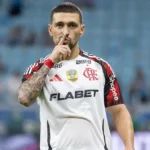 Arrascaeta é eleito o rei da américa, superando lionel messi