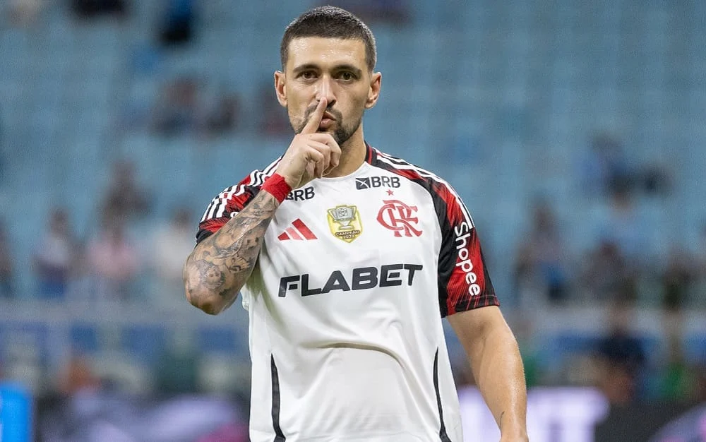 Com dois gols de arrascaeta, flamengo avança no intercontinental da fifa