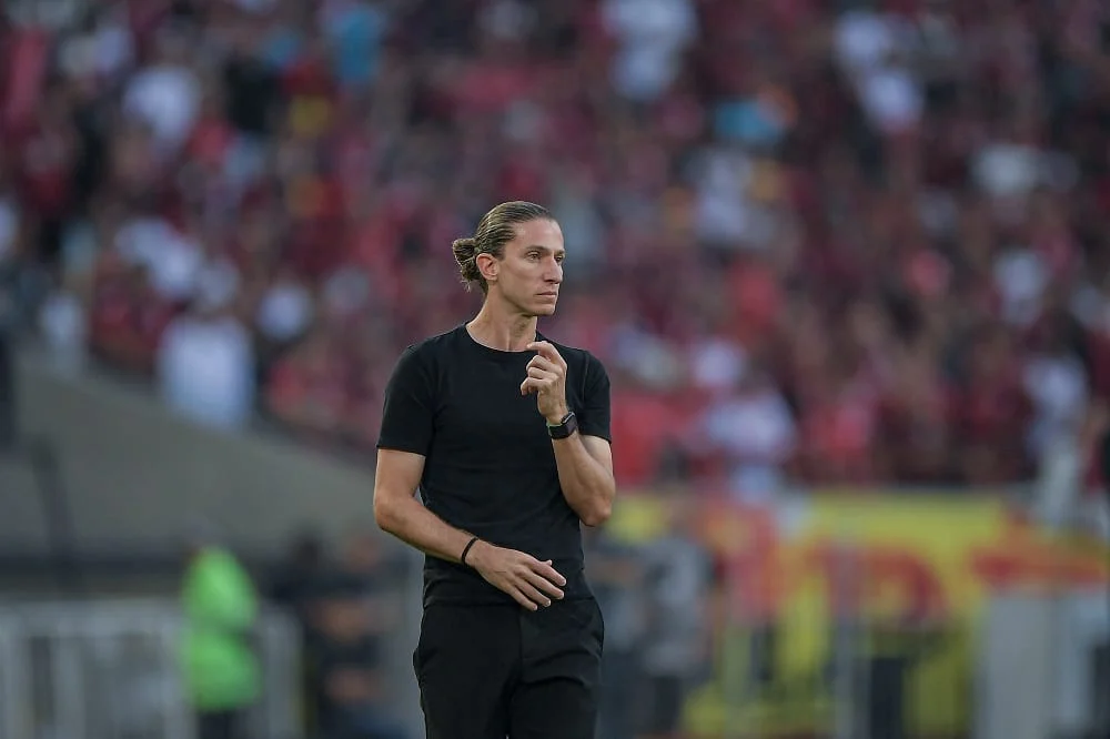 Filipe luís: “grama sintética desvaloriza futebol e põe em risco”