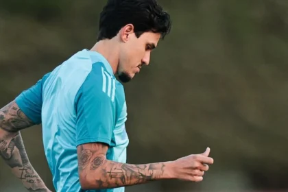 2025/12 — pedro pode ser titular no flamengo; filipe luís planeja time “fresco” contra
