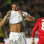 Mbappé sofre lesão no joelho e desfalca real por semanas cruciais