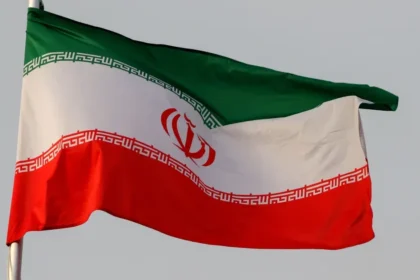 2025/12 — irã apreende petroleiro estrangeiro no golfo de omã com 6 milhões de litros de combustível contrabandeado e detém 18 tripulantes