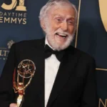 2025/12 — aos 100 anos, dick van dyke surpreende: de recorde no emmy a clipe com coldplay, veja a atividade incessante do ícone de hollywood