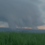 2025/12 — vídeo chocante: tornado ‘landspout’ raro se forma no interior de sp; entenda o fenômeno atípico e a instabilidade climática