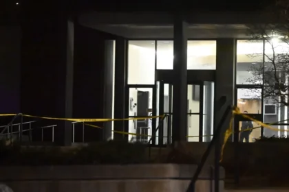 2025/12 — ataque com duas mortes na universidade brown, nos eua: mais de 400 agentes mobilizados em caçada a suspeito armado e as últimas informações sobre a tragédia em rhode island