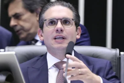 2025/12 — hugo busca respostas jurídicas para lidar com caso zambelli; entenda | cnn brasil