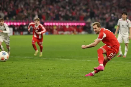 2025/12 — harry kane marca de pênalti no fim e bayern de munique empata com mainz em jogo eletrizante da bundesliga 2025 26