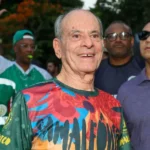 2025/12 — ney matogrosso, 84, visita ensaio da imperatriz leopoldinense em ramos e celebra homenagem para o carnaval 2026