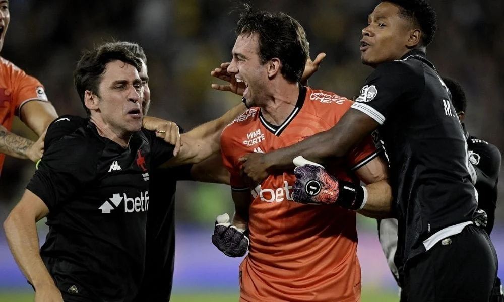 2025/12 — vasco vence fluminense nos pênaltis e avança à final da copa do