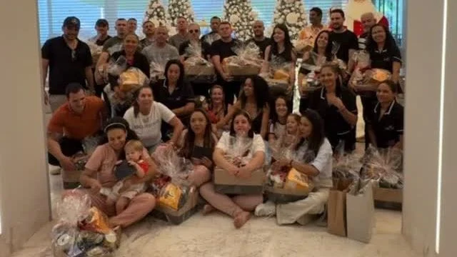 2025/12 — virginia fonseca: confraternização com funcionários reforça laços em sua mansão