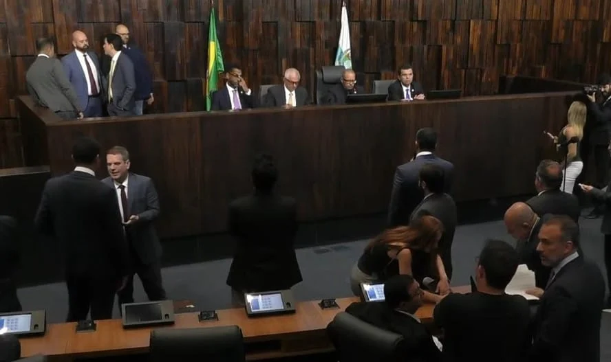 2025/12 — alerj aprova projeto do tjrj; propag recebe emendas e retorna à pauta