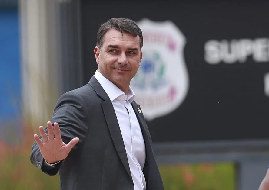 2025/12 — flávio bolsonaro, o centrão e a black friday dos votos bolsonaristas