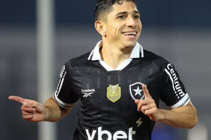 Botafogo libera savarino ao fluminense: entenda os motivos da decisão