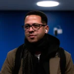 Chelsea mira liam rosenior, promissor técnico do strasbourg na ligue 1