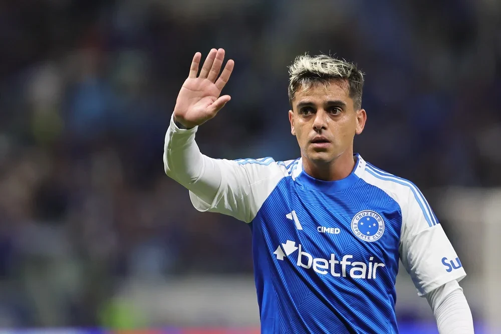 Fagner rescinde com corinthians e se transfere definitivamente para o cruzeiro