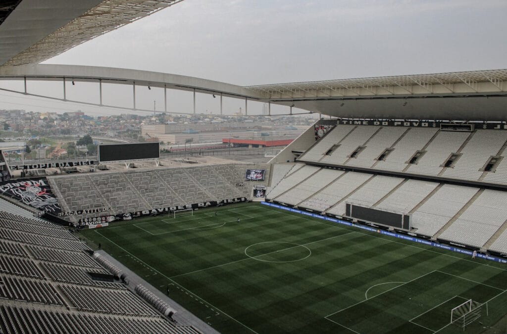 Torcedor do santos morre atropelado por caminhão da pm em