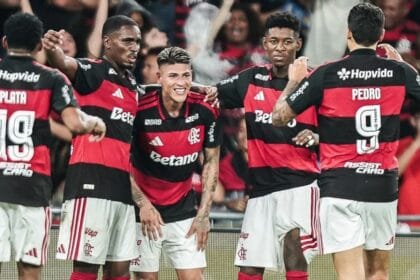 Voo do flamengo para são paulo: atraso por mau tempo