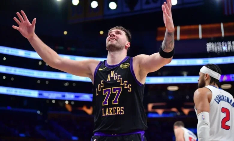 Especialistas da nba questionam o futuro de luka doncic nos lakers devido a dificuldades defensivas