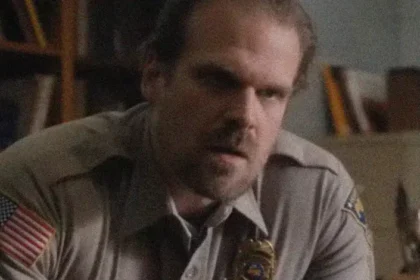 David harbour revela que achava que “só dez nerds assistiriam” stranger things