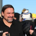 Leeds united x manchester united: farke detalha estratégia e confia na força da torcida para o confronto