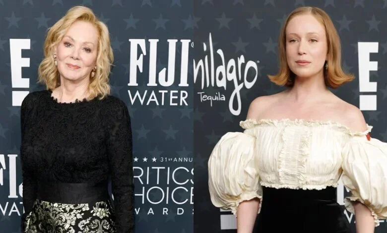 Jean smart e hannah einbinder brilham no tapete vermelho do critics choice awards 2026 em looks deslumbrantes
