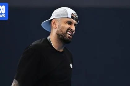 Nick kyrgios se despede do brisbane international com derrota e lamenta limitações físicas após cirurgias