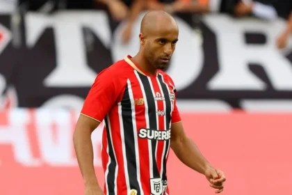 Lucas moura fora do choque rei: trauma com gramado sintético e