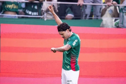 Palmeiras vence choque rei por 3 a 1 com gols de