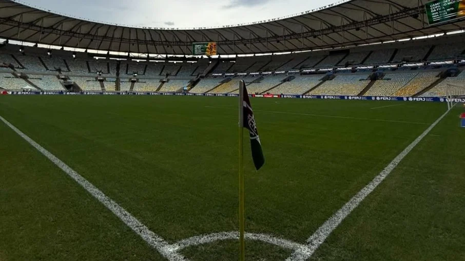 Clássico fla flu no maracanã: flamengo luta contra zona de rebaixamento