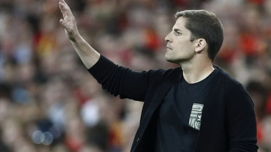 A demissão inusitada: quem é robert moreno, o treinador espanhol