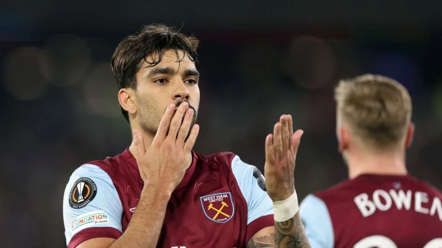 Torcida do west ham zoa flamengo com números de paquetá