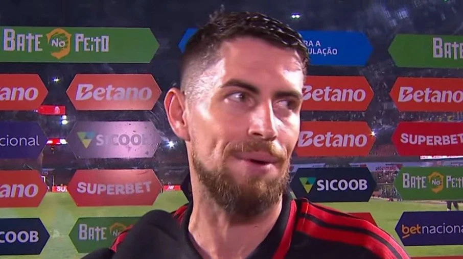 Jorginho, volante do flamengo, detona arbitragem após derrota para são