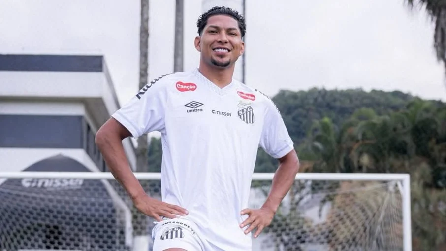 Santos anuncia contratação de rony: atacante ex atlético mg chega ao peixe