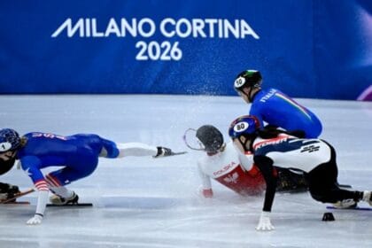 Drama nas olimpíadas: patinadora polonesa atingida no rosto por lâmina