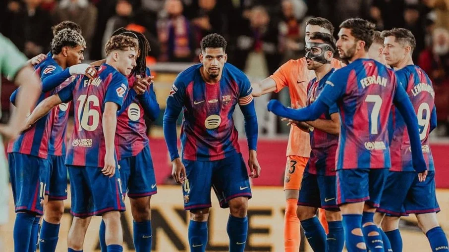 Ronald araújo, capitão do barcelona, choca ao revelar torcida pelo