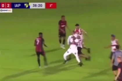 Torcida do moto club invade campo no maranhão e atacante